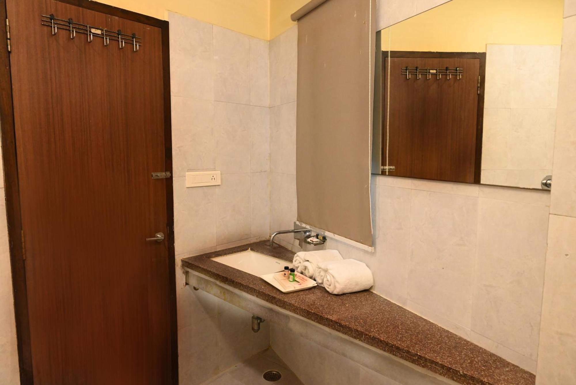 Hotel Plaza Inn, אג'מר מראה חיצוני תמונה