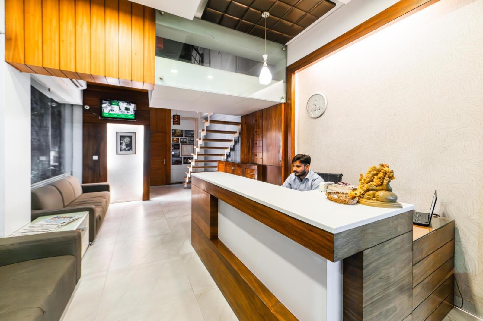 Hotel Plaza Inn, אג'מר מראה חיצוני תמונה